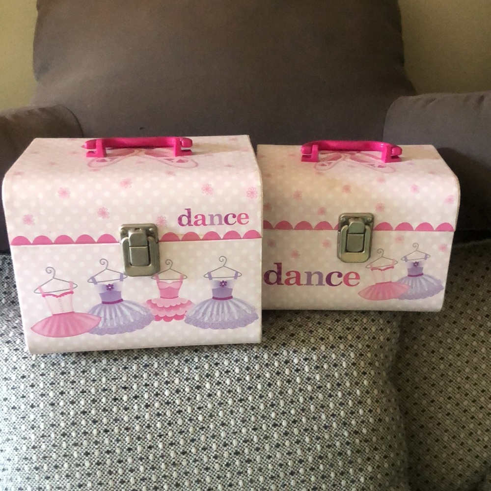 Dance nestle boxes